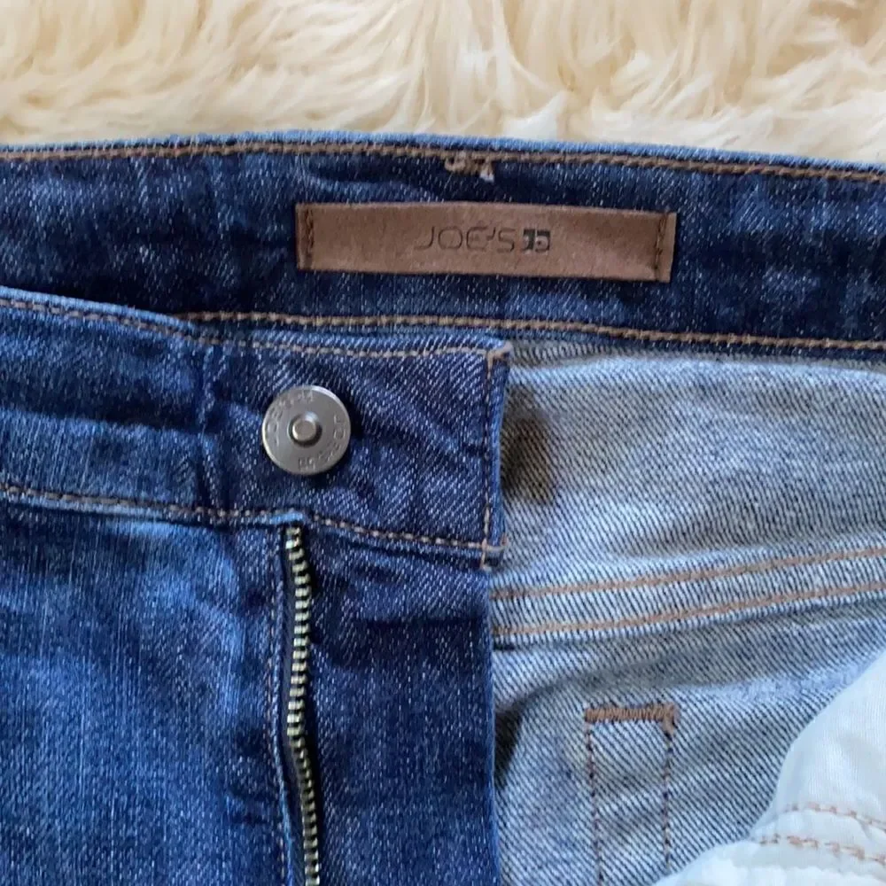 Joe’s Jeans 26 Regina Pant. Distressed denim.